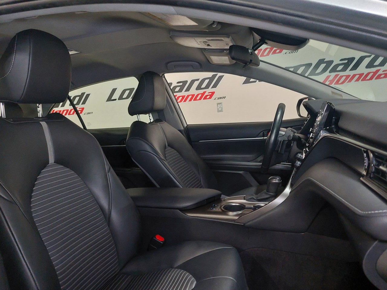 2021 Toyota Camry SE Main Image