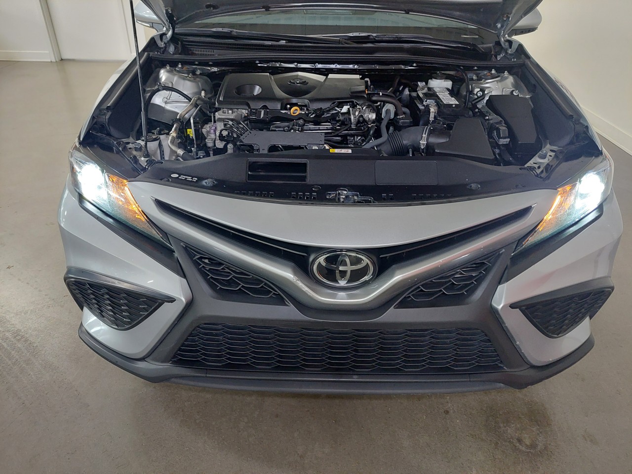 2021 Toyota Camry SE Main Image