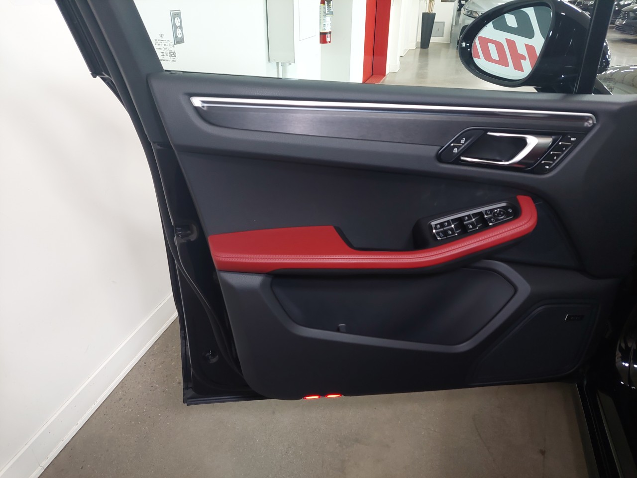 2024 Porsche Macan GTS Main Image