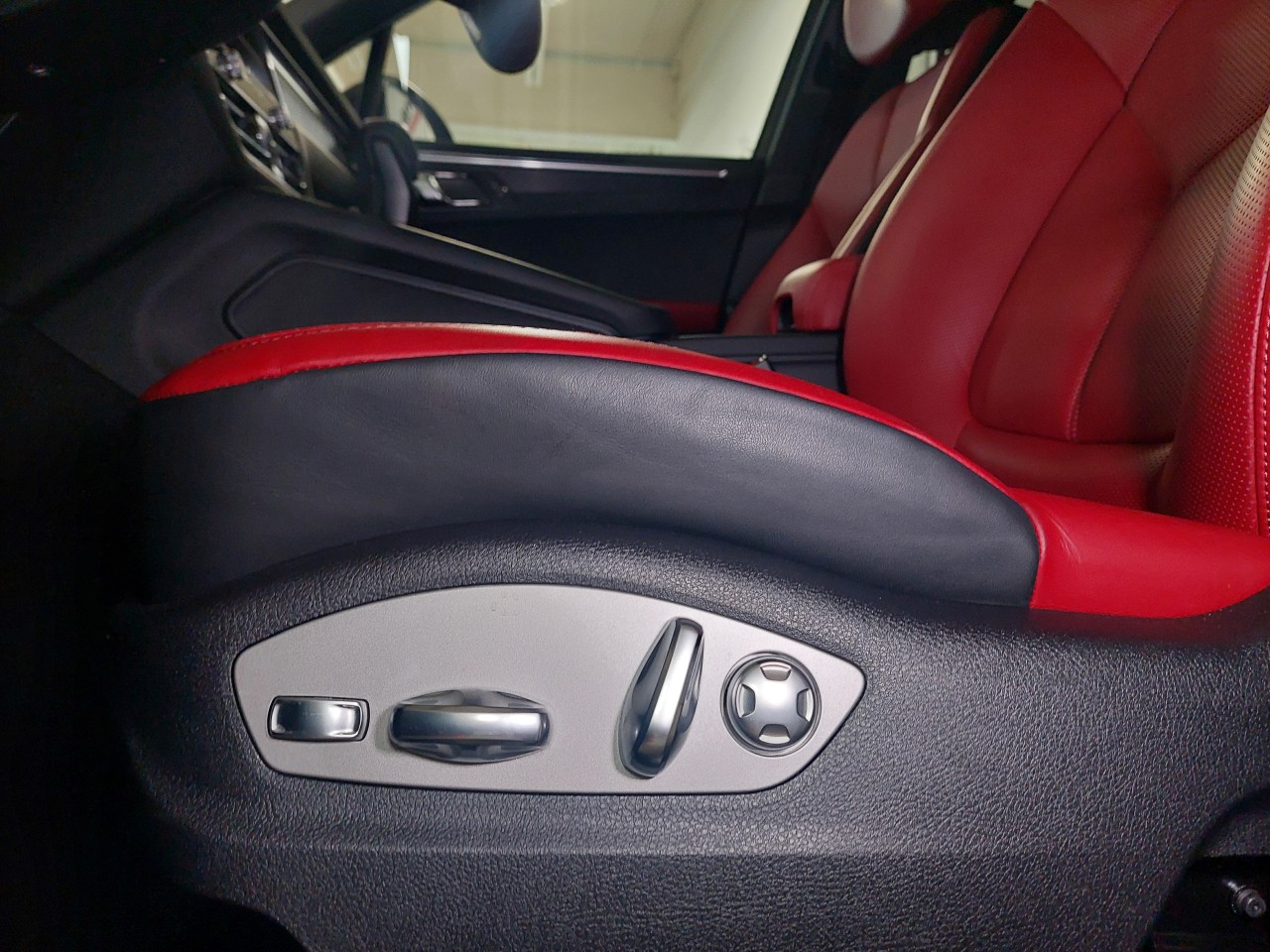 2024 Porsche Macan GTS Main Image