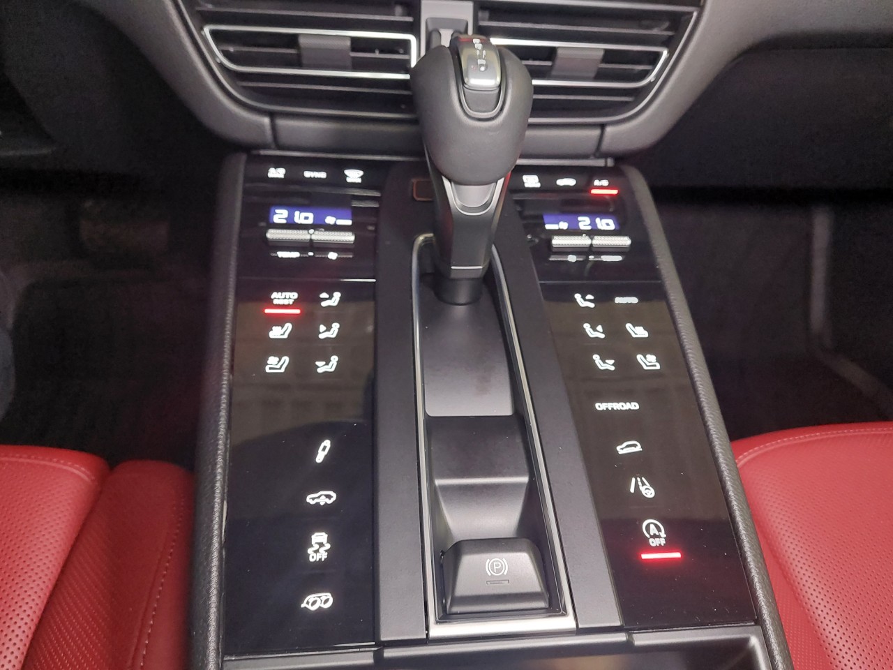 2024 Porsche Macan GTS Main Image