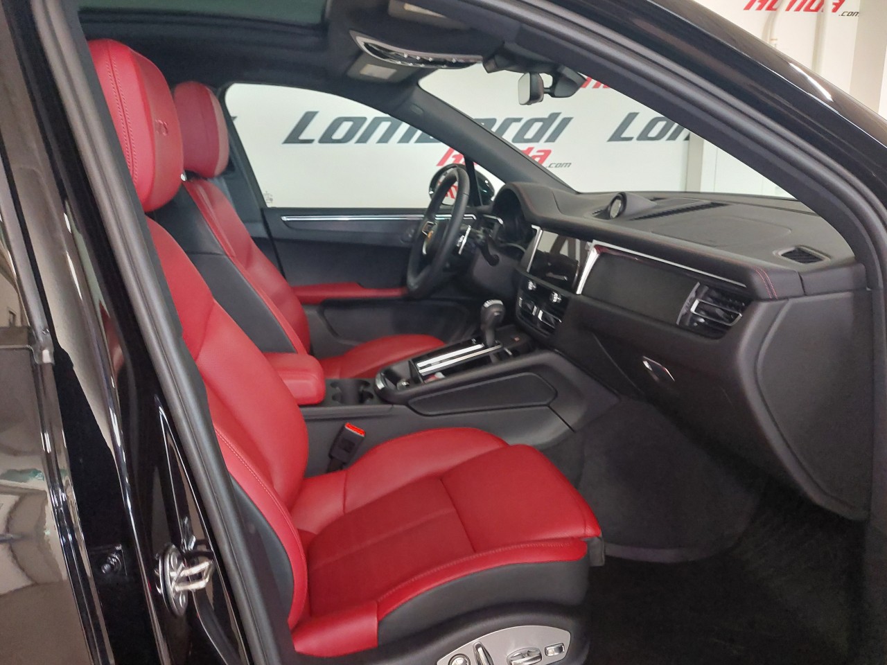 2024 Porsche Macan GTS Main Image