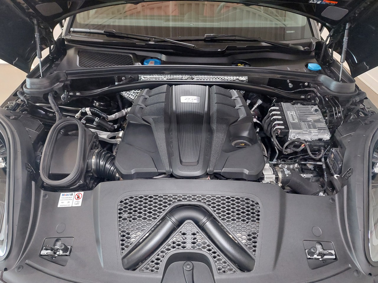 2024 Porsche Macan GTS Main Image