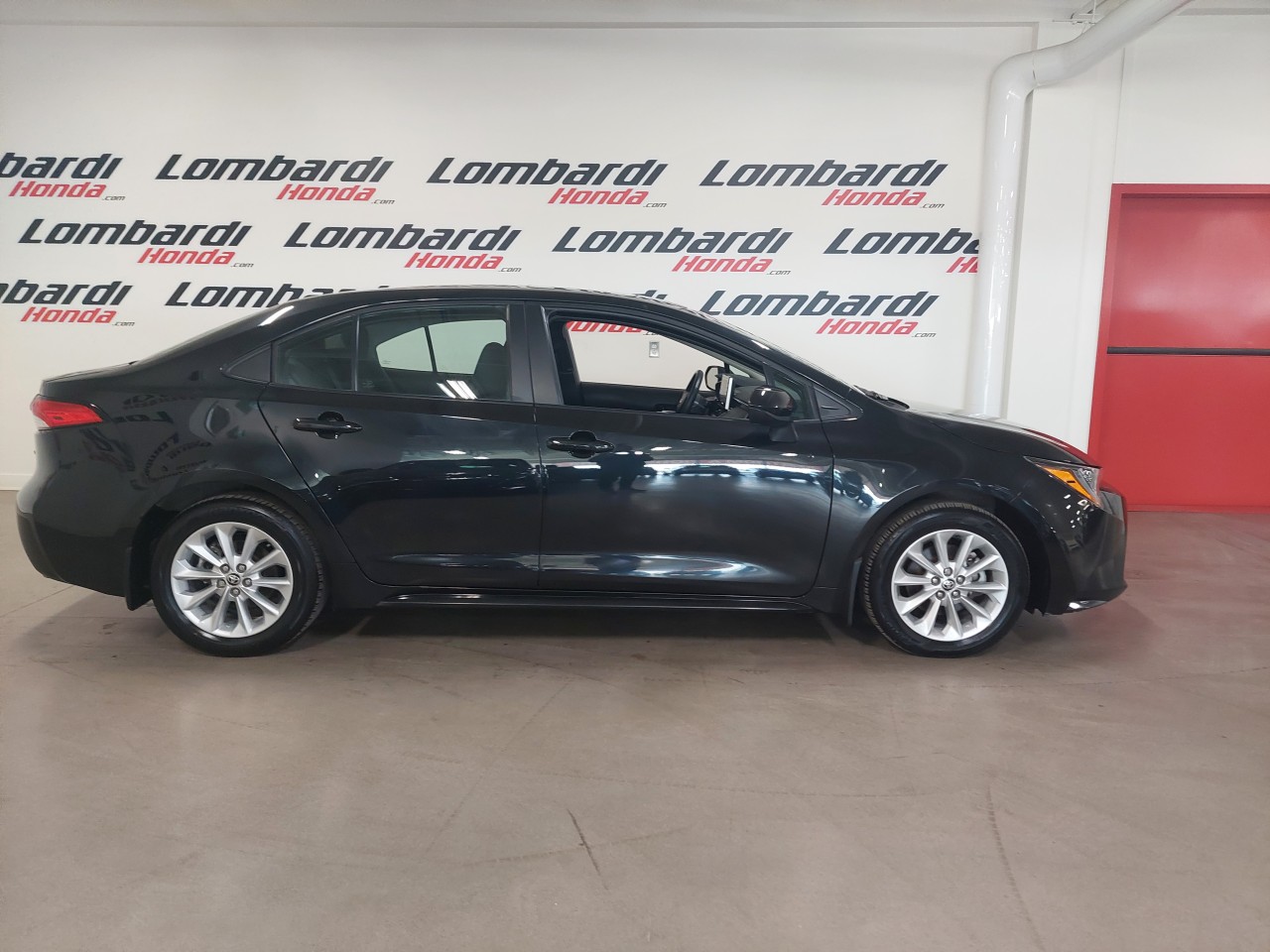 2021 Toyota Corolla LE Main Image