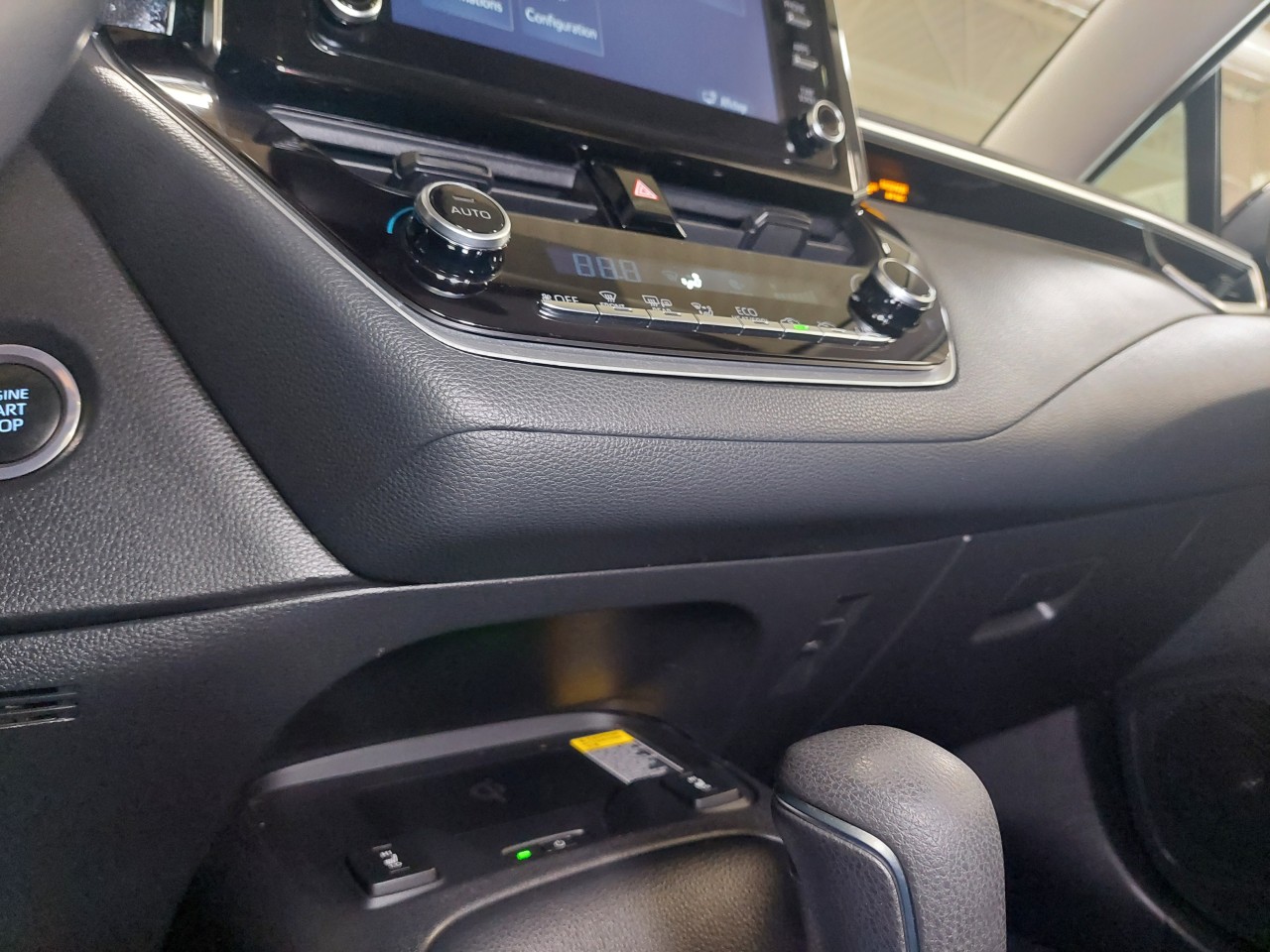 2021 Toyota Corolla LE Main Image