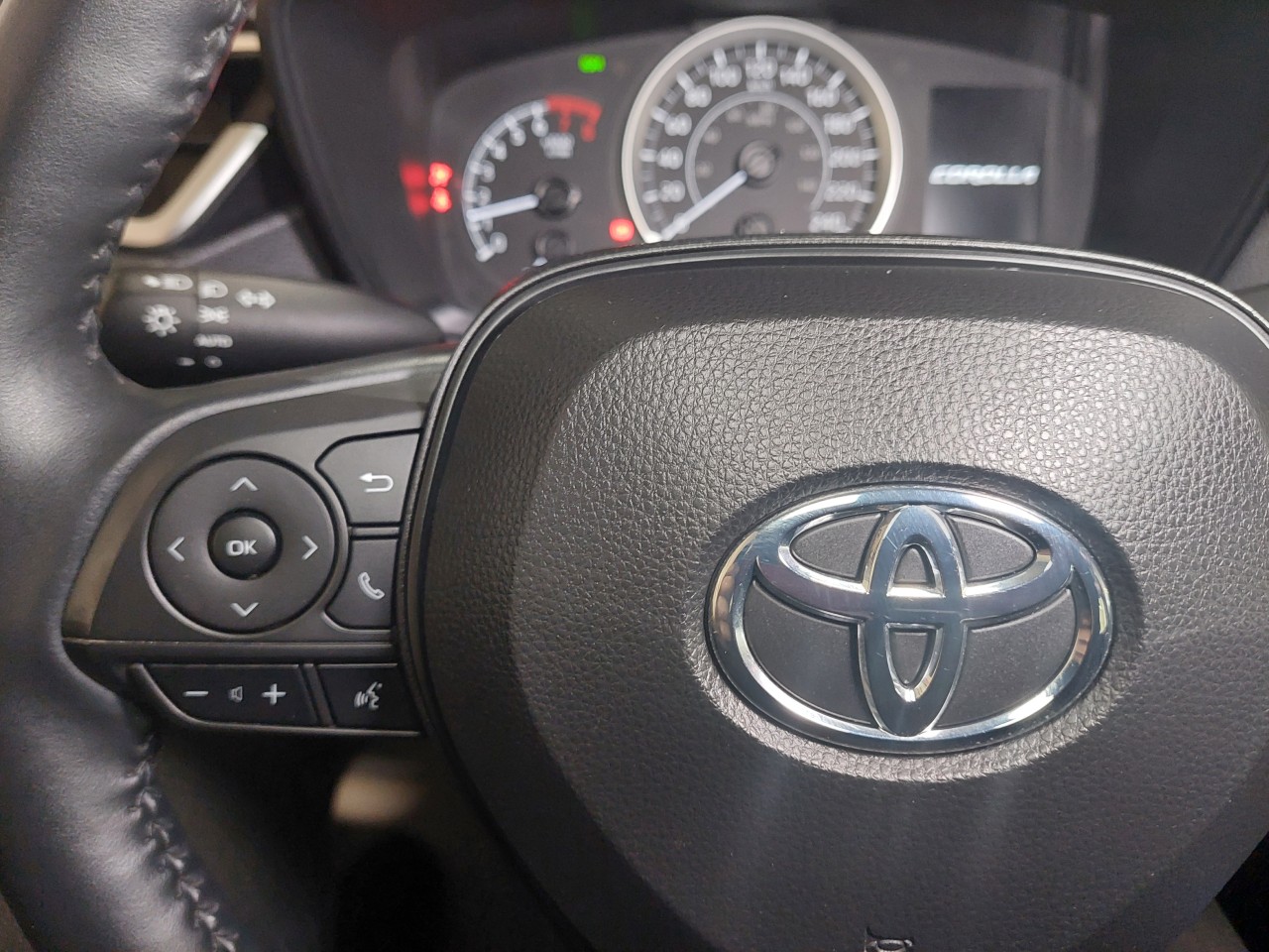 2021 Toyota Corolla LE Main Image