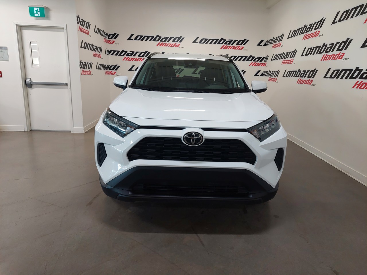 2021 Toyota RAV4 LE Image principale