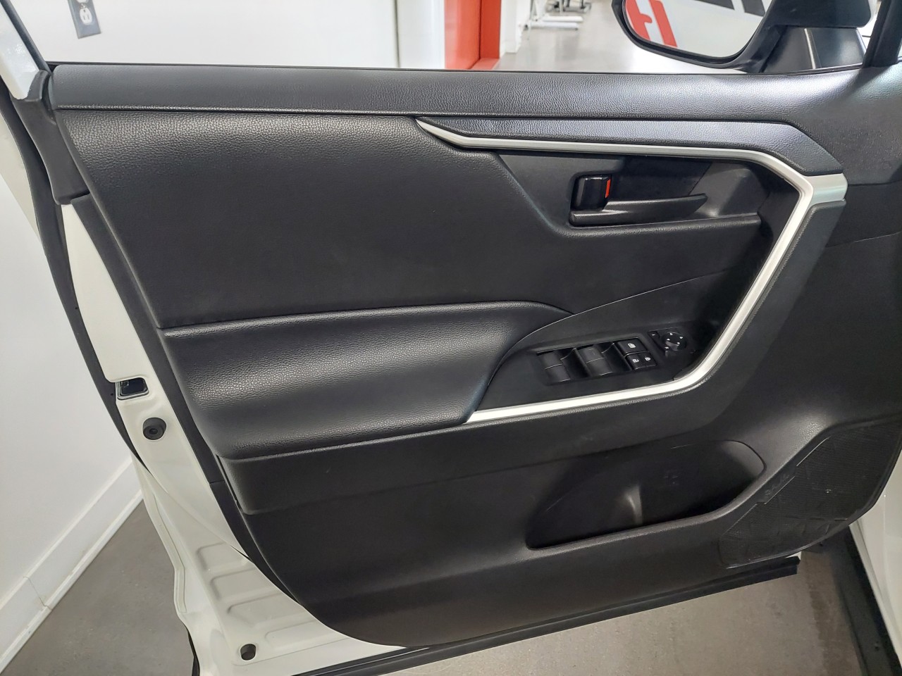 2021 Toyota RAV4 LE Main Image