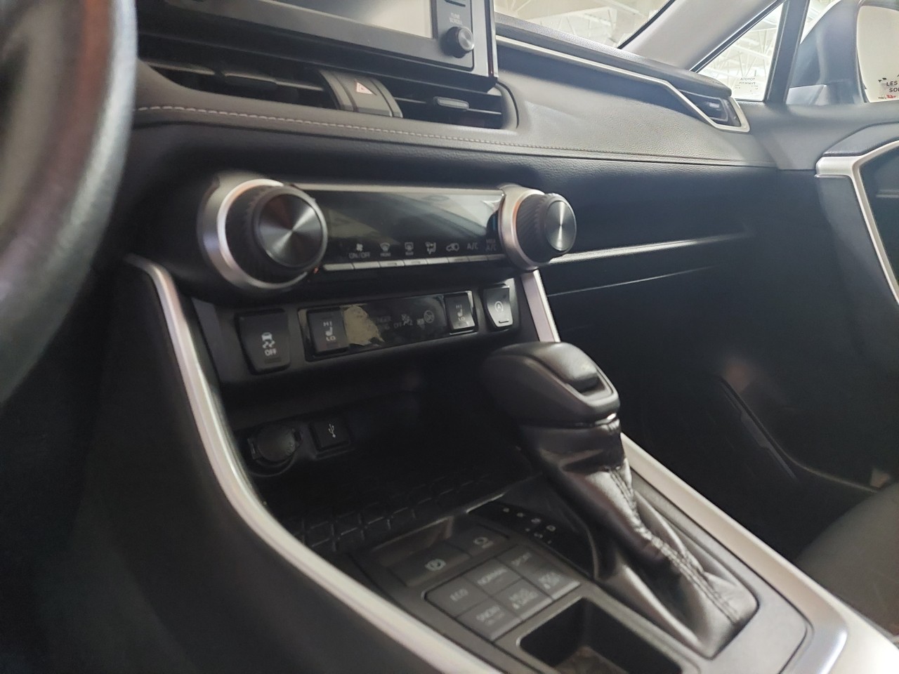 2021 Toyota RAV4 LE Main Image