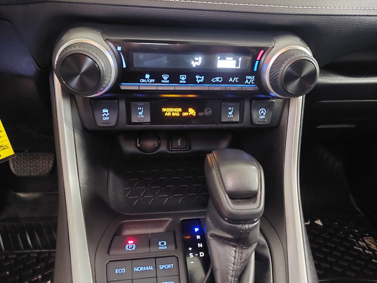 2021 Toyota RAV4 LE Main Image