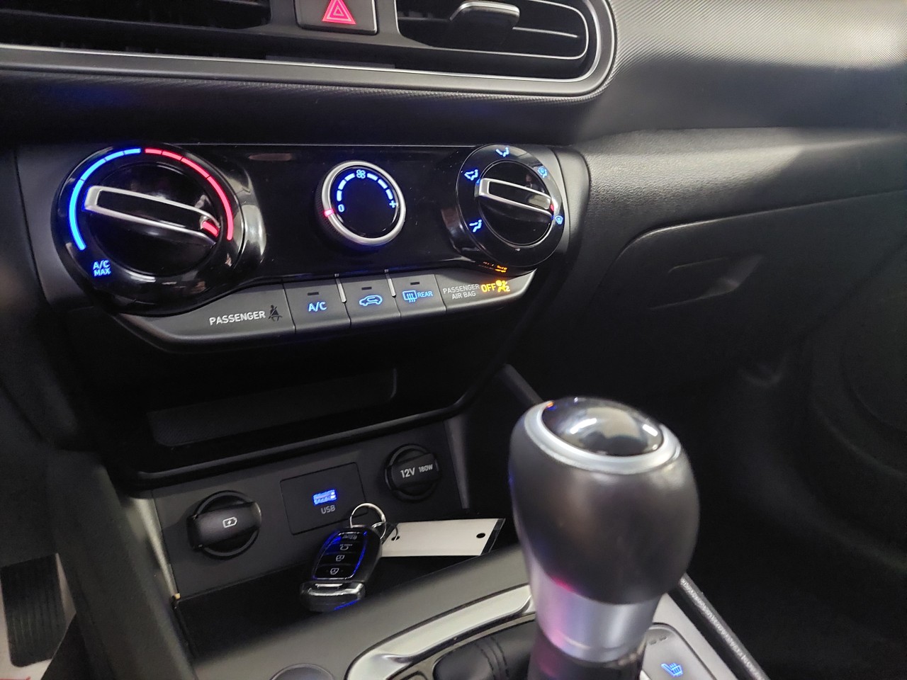 2022 Hyundai Kona Preferred Main Image