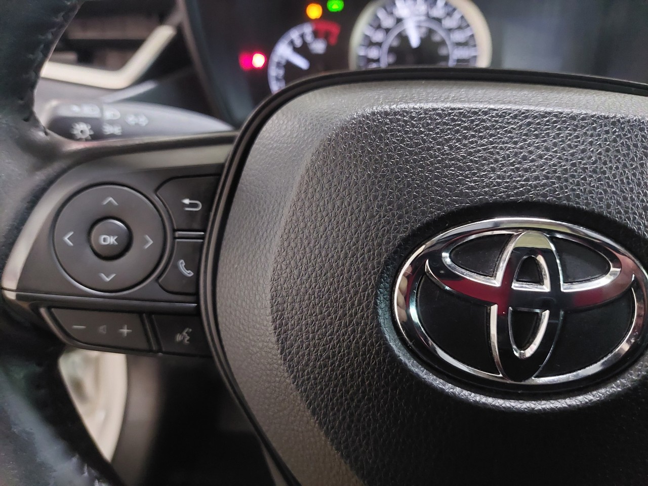2021 Toyota Corolla LE Main Image