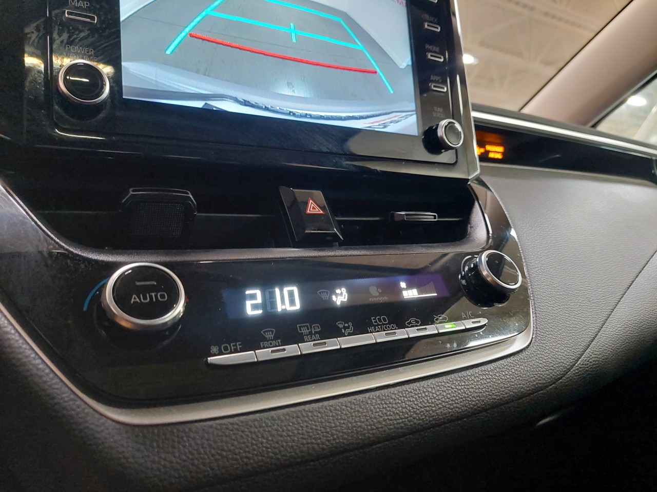 2021 Toyota Corolla LE Main Image
