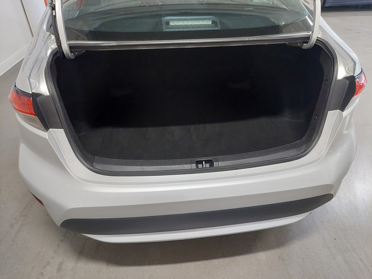 2021 Toyota Corolla LE Main Image