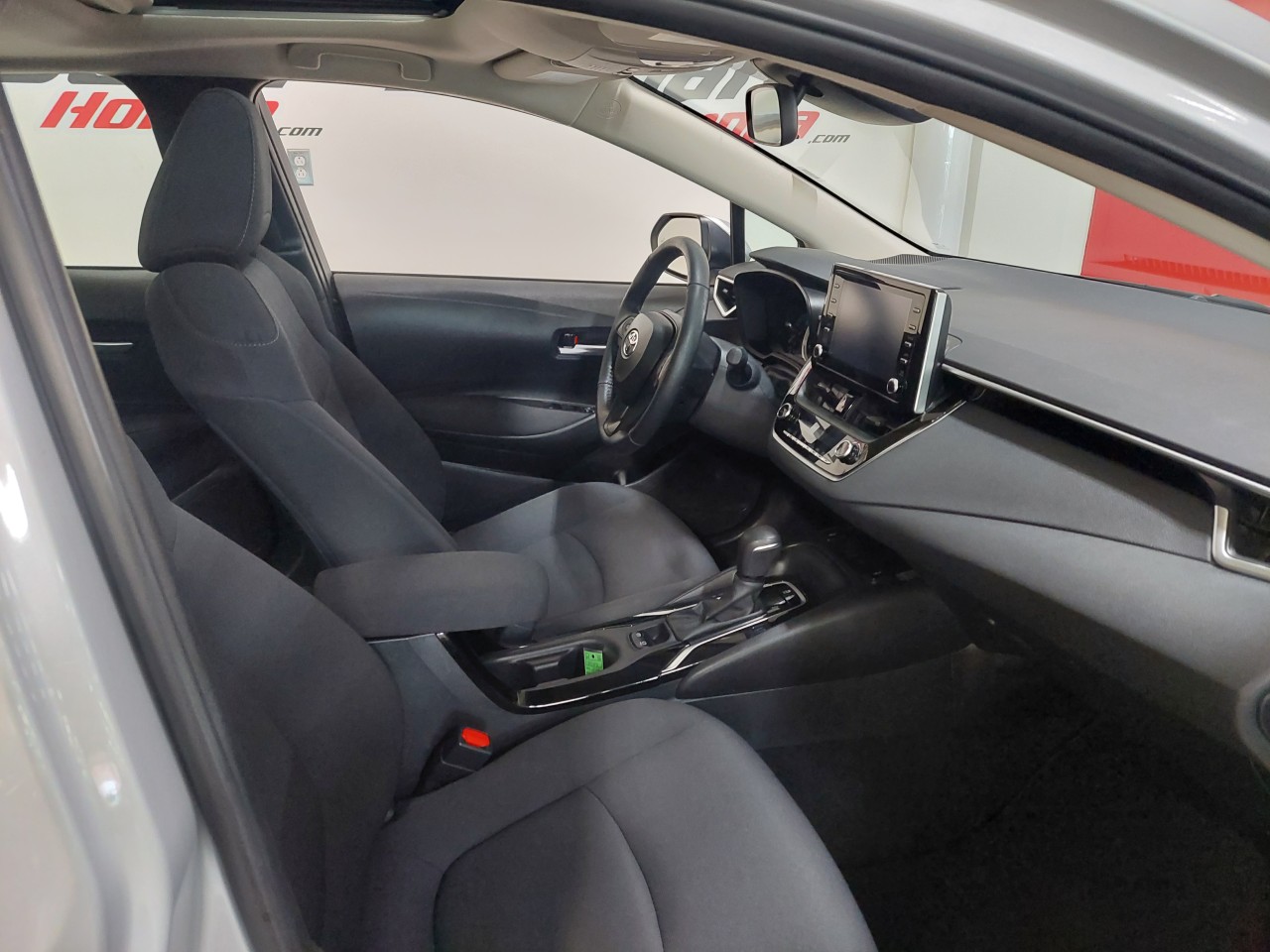 2021 Toyota Corolla LE Main Image