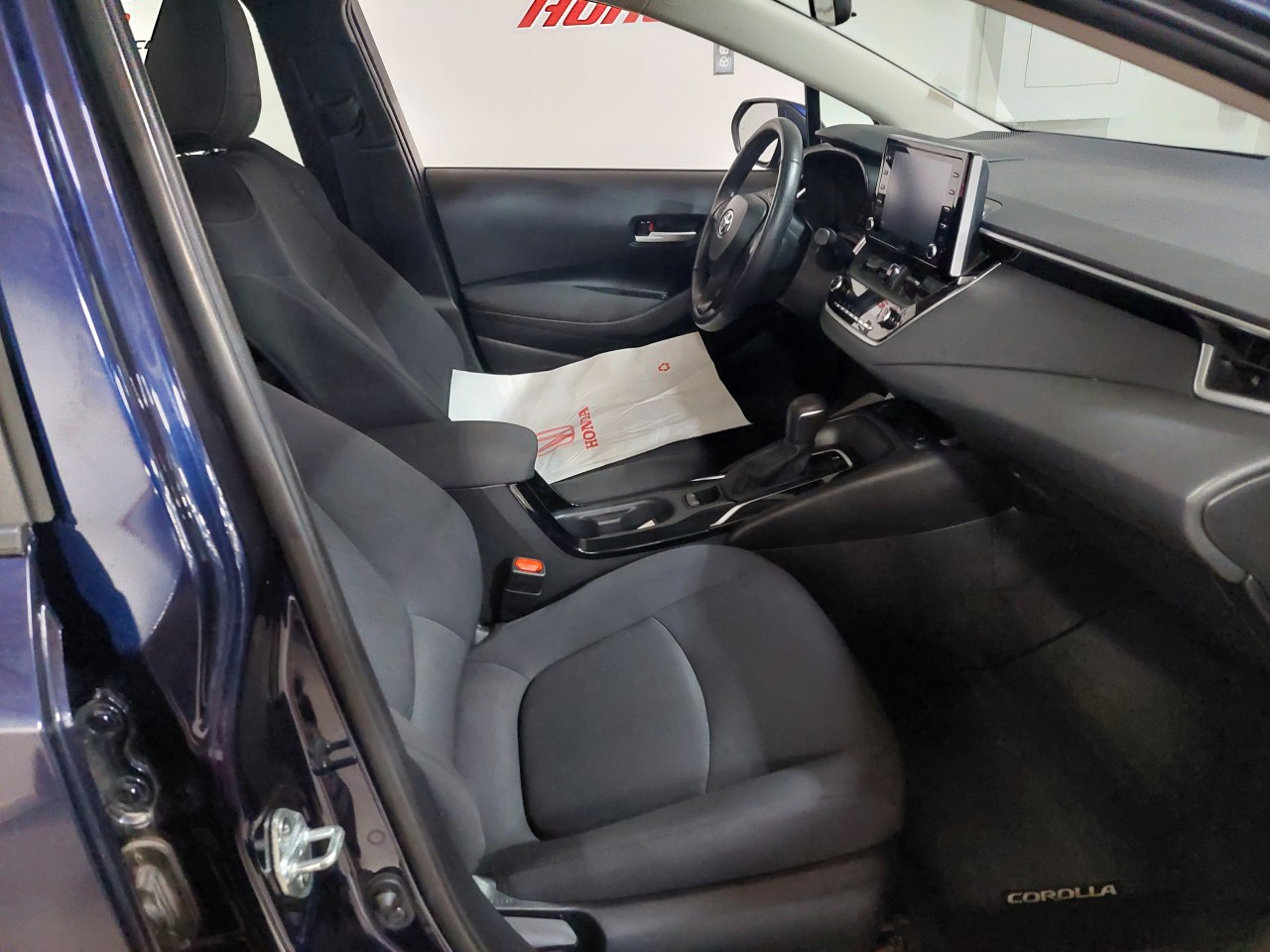 2021 Toyota Corolla LE Main Image
