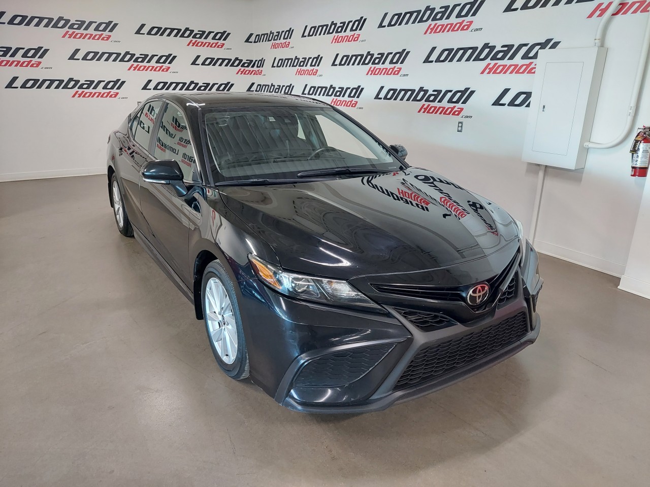 2021 Toyota Camry SE Main Image