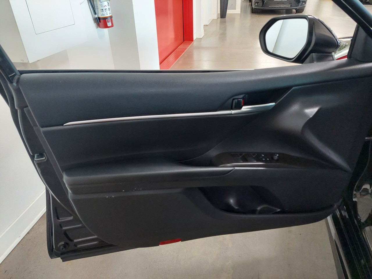 2021 Toyota Camry SE Main Image