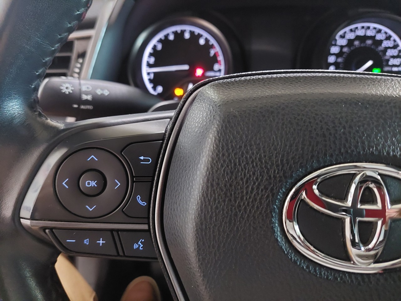 2021 Toyota Camry SE Main Image