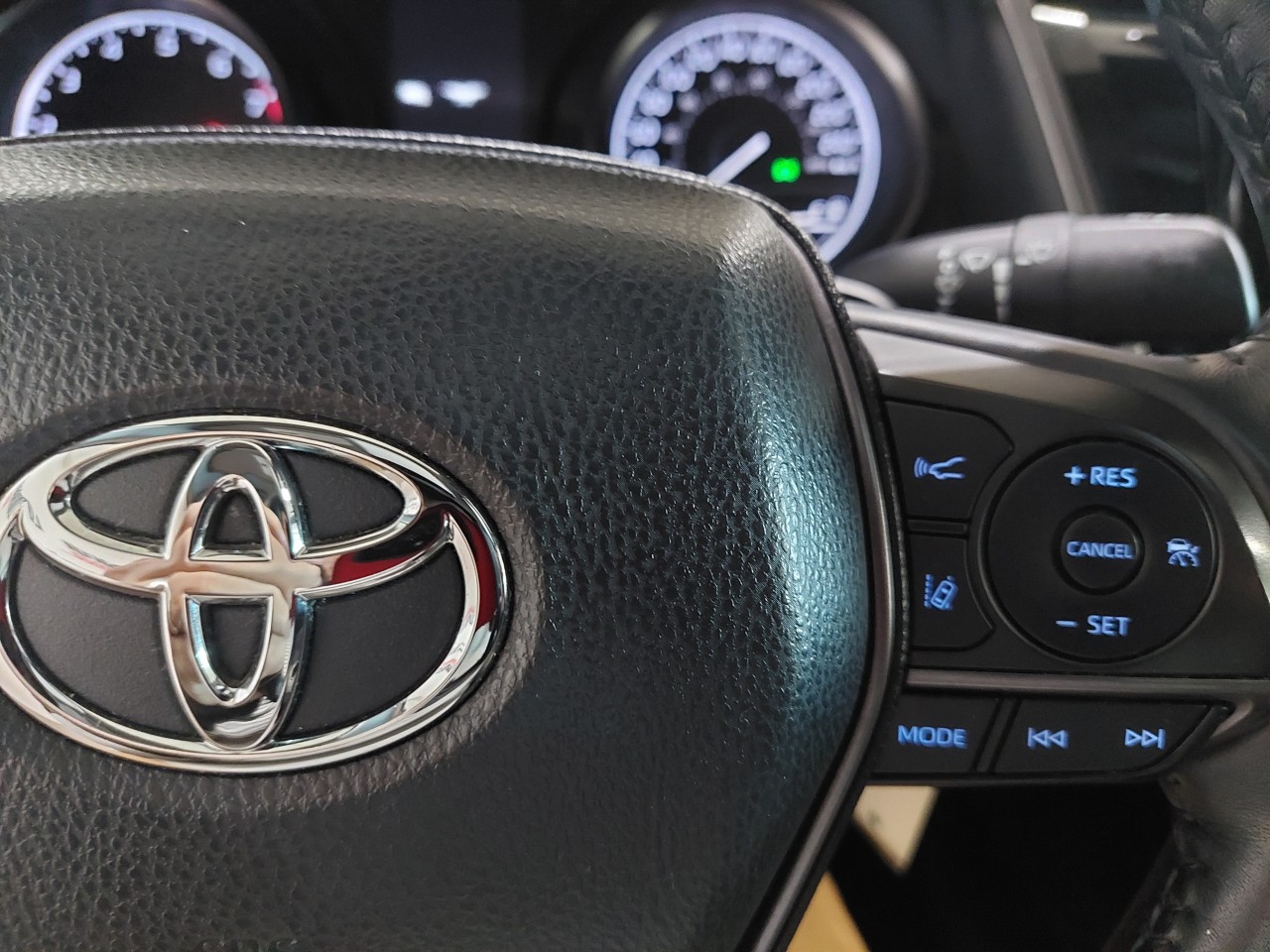 2021 Toyota Camry SE Main Image