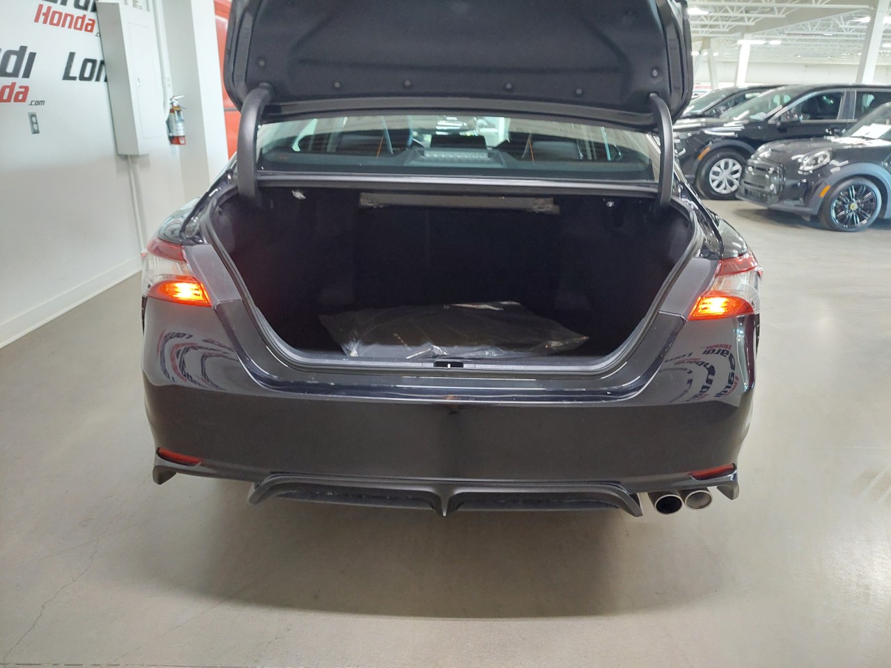 2021 Toyota Camry SE Main Image