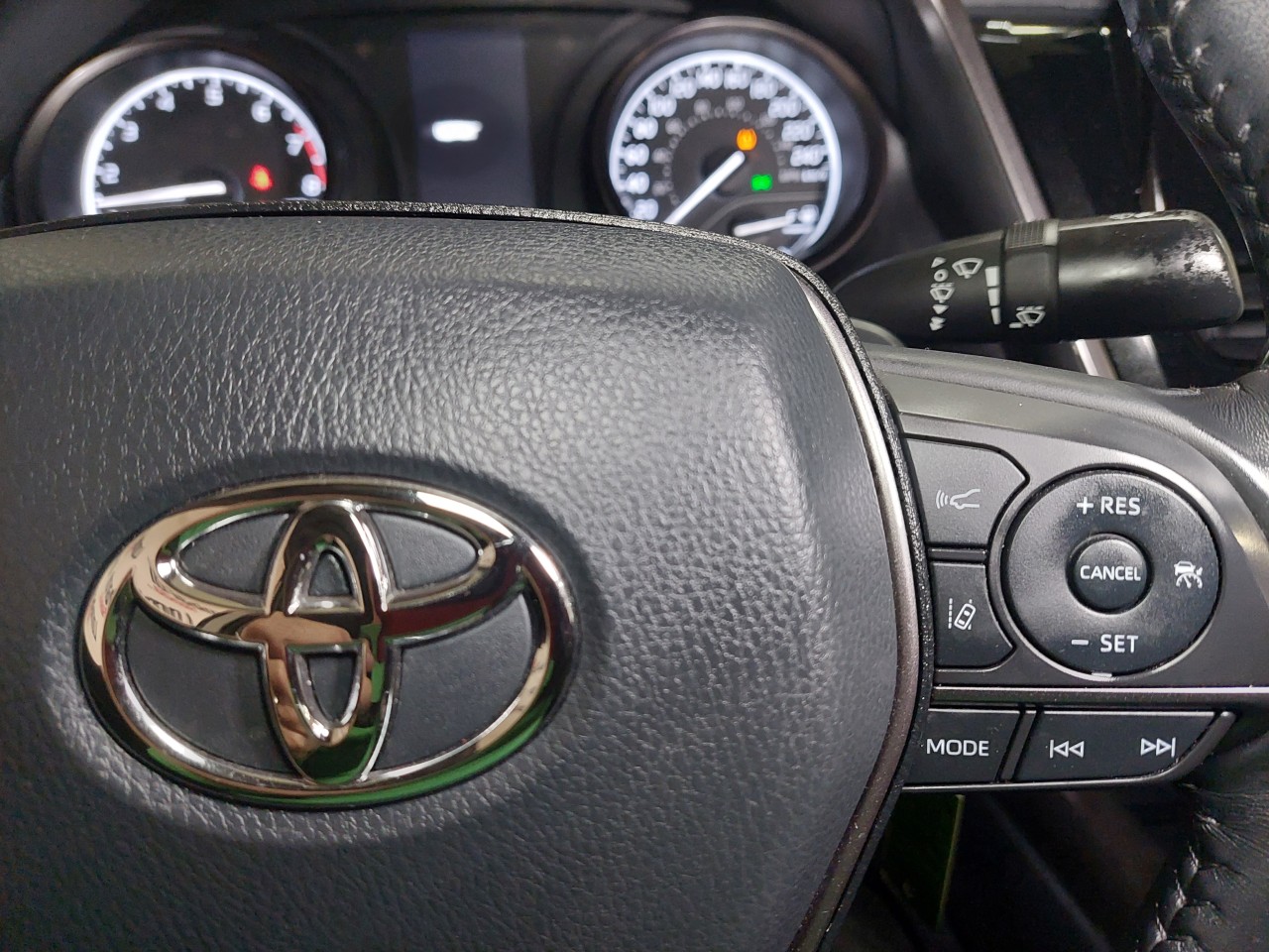 2020 Toyota Camry SE Main Image