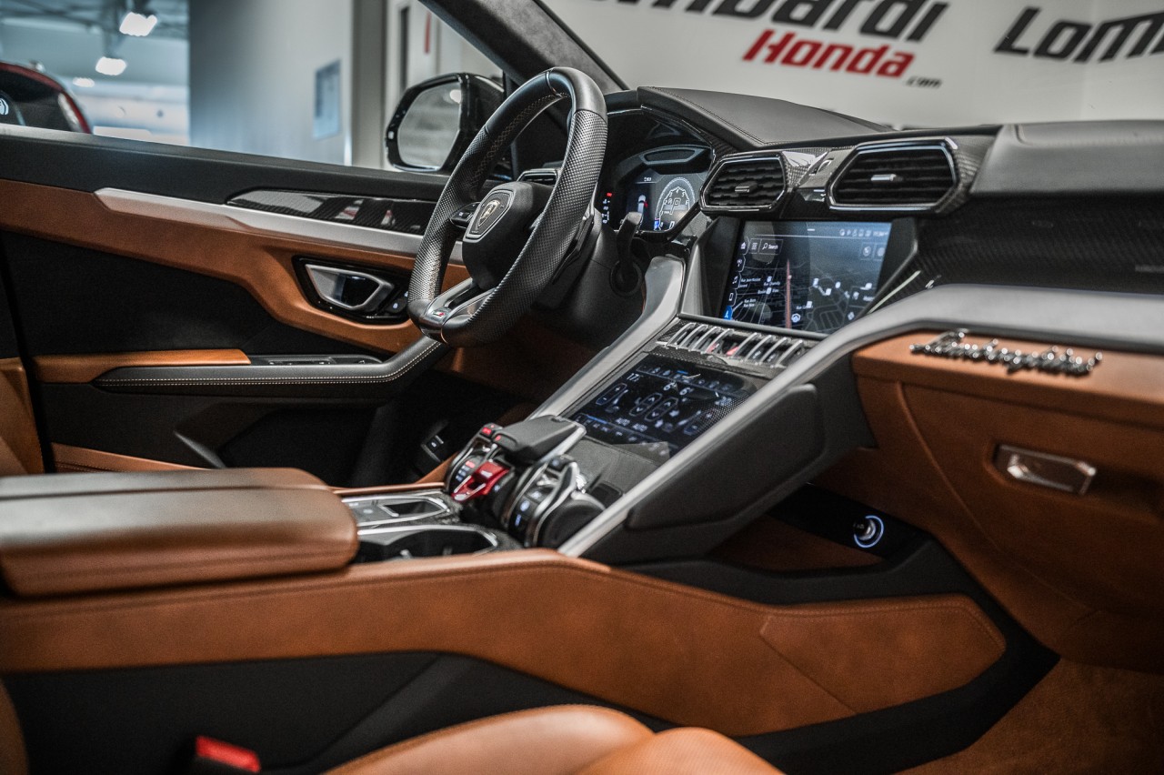 2019 Lamborghini Urus  Main Image