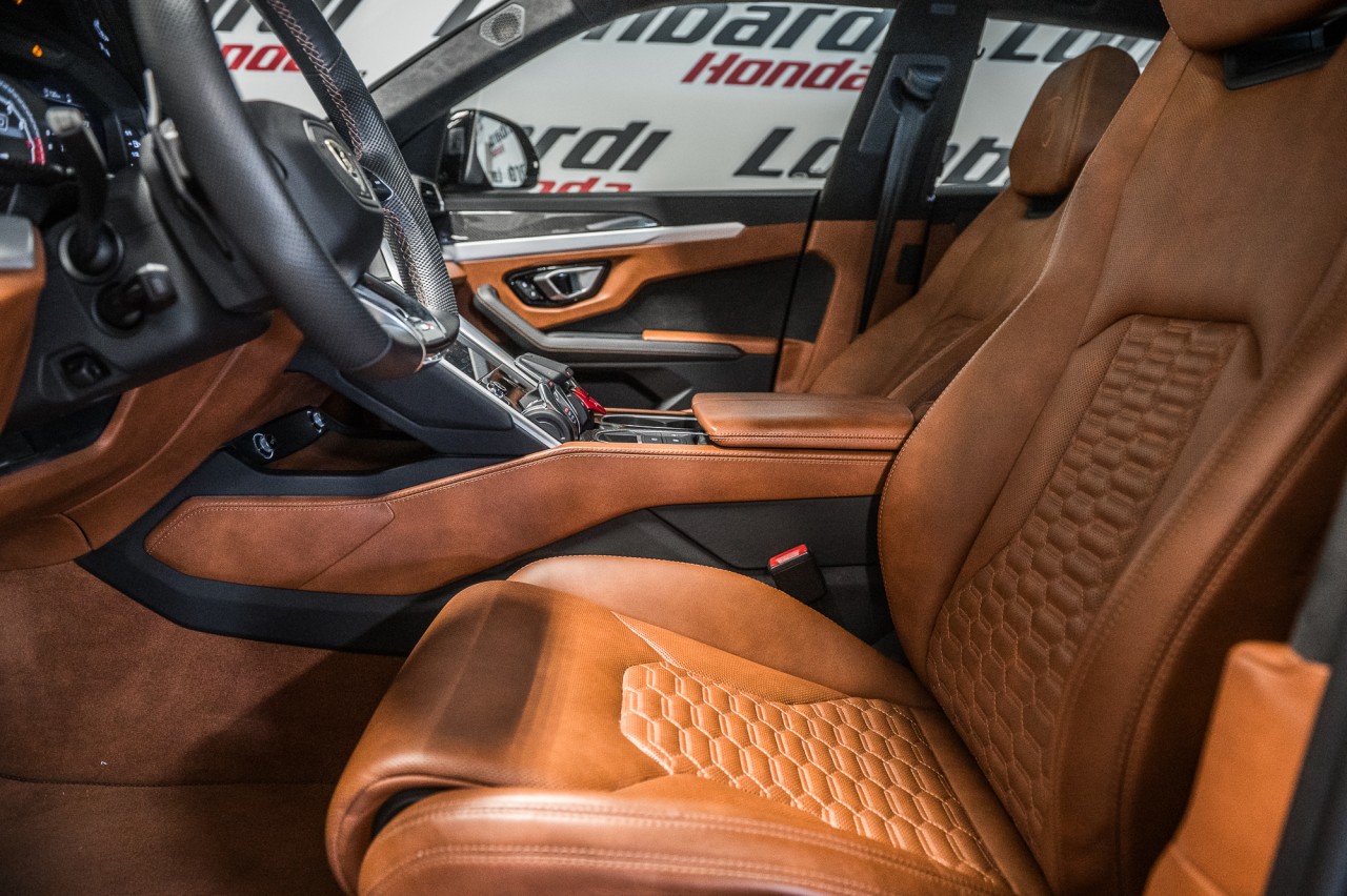 2019 Lamborghini Urus  Main Image