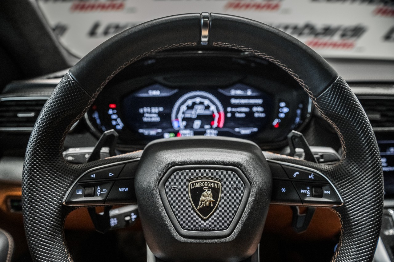 2019 Lamborghini Urus  Main Image