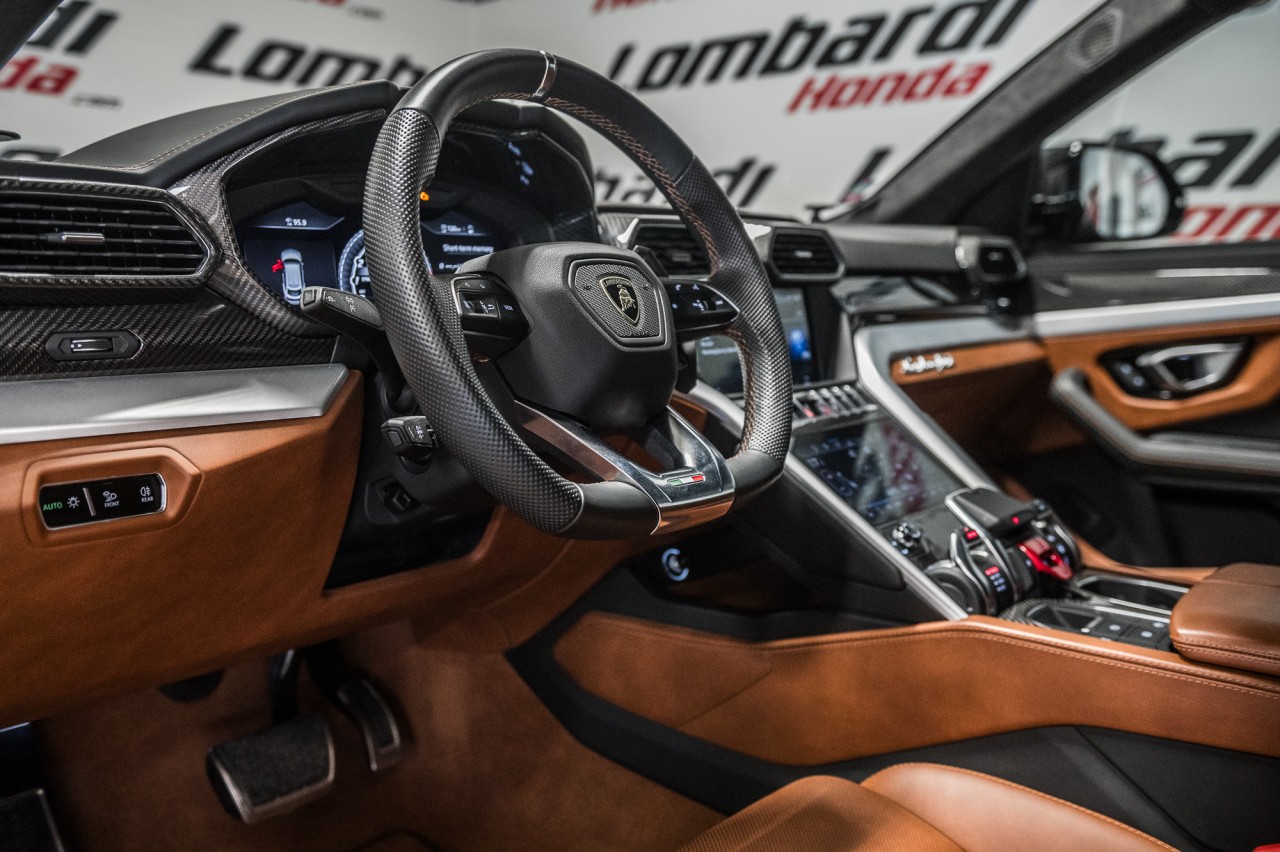 2019 Lamborghini Urus  Main Image
